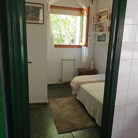 . Casa Con Enorme Jardin Y Tenis. *