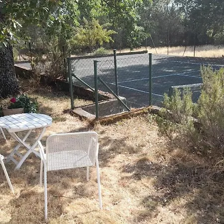Chalet . Casa Con Enorme Jardin Y Tenis. *