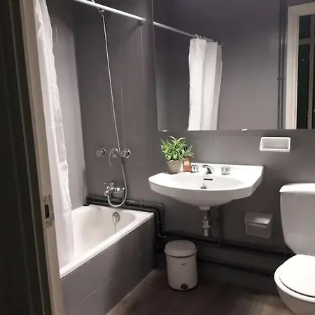 Ferienhaus . Casa Con Enorme Jardin Y Tenis.