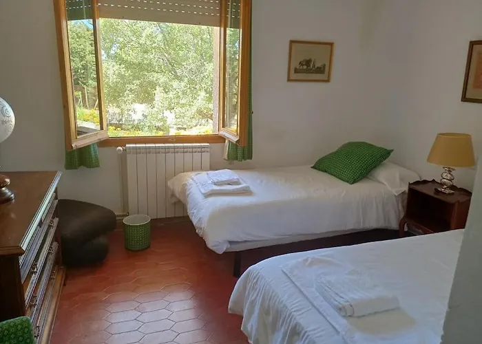 度假居 . Casa Con Enorme Jardin Y Tenis. Derronadas