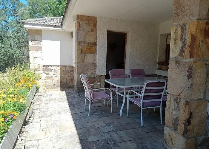 度假居 . Casa Con Enorme Jardin Y Tenis. Derronadas