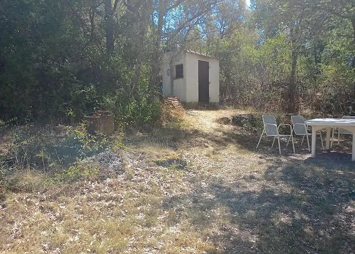 . Casa Con Enorme Jardin Y Tenis. * Derronadas