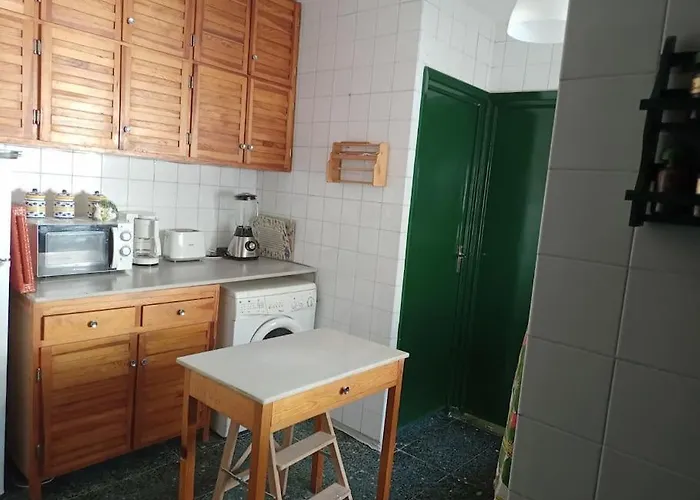 . Casa Con Enorme Jardin Y Tenis. *