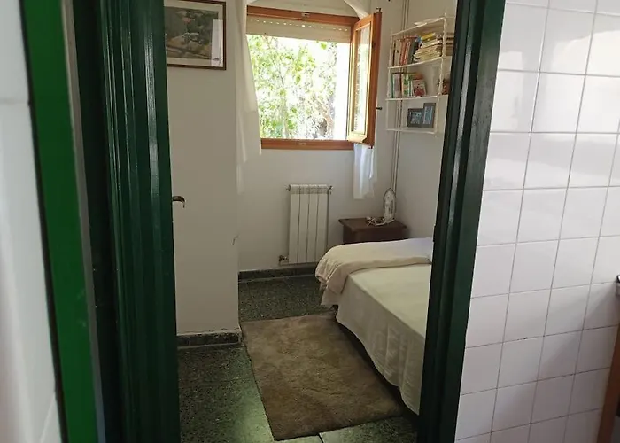 . Casa Con Enorme Jardin Y Tenis. *