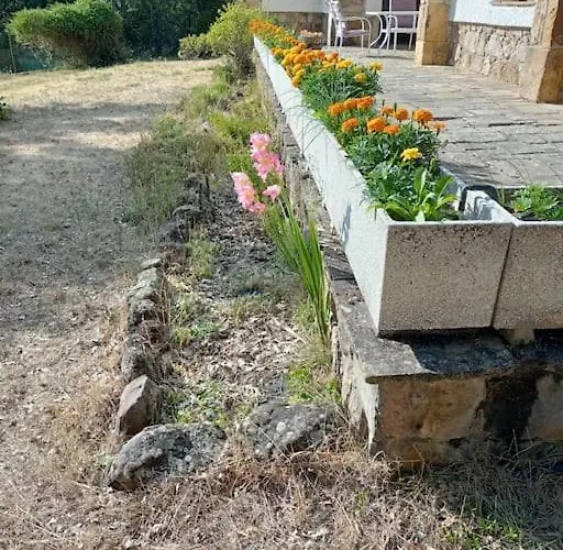 度假居 . Casa Con Enorme Jardin Y Tenis. Derronadas