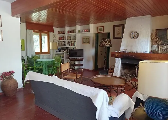 度假居 . Casa Con Enorme Jardin Y Tenis. Derronadas